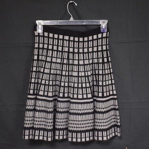 Carmen Marc Valvo Stretch Knit Flare Skirt size M - Picture 3 of 3